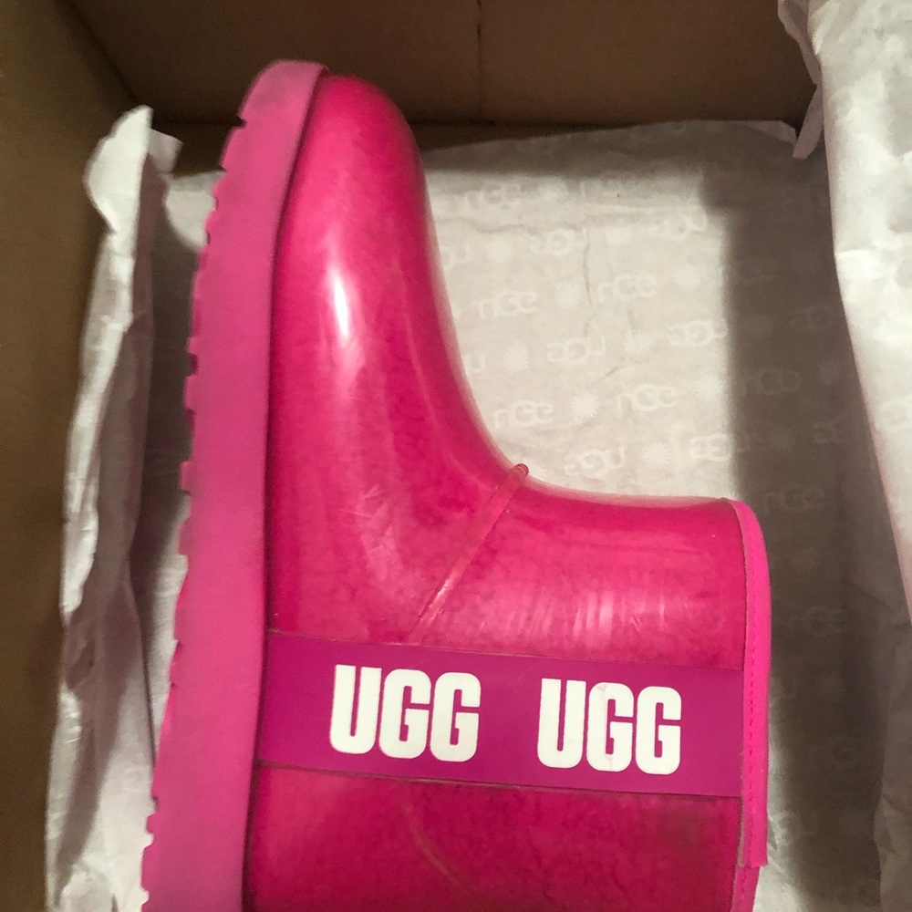 Uggs - Picture 5 of 6
